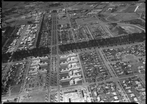 [Aerial view of Canberra city and northern suburbs] [picture] / [Frank Hurley]