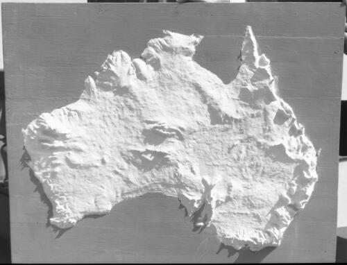 [Relief model of Australia, 1] [picture] / [Frank Hurley]