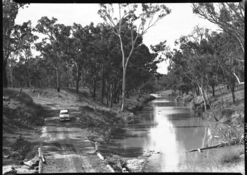 [Ford over a creek] [picture] / [Frank Hurley]