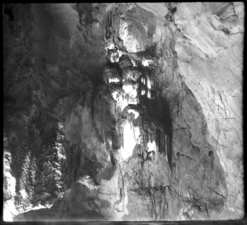 [Cathedral Windows in the Cathedral Chamber, Lucas Cave] [picture] / [Frank Hurley]