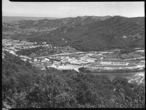[View of an unindentified town on a river] [picture] / [Frank Hurley]