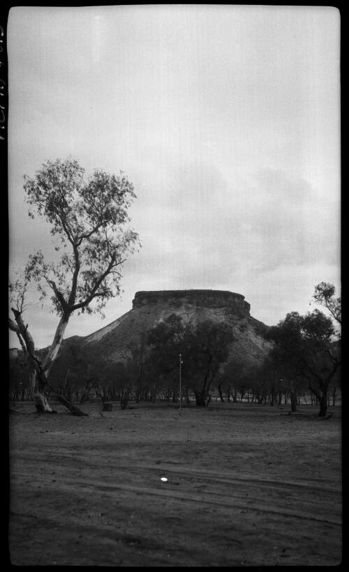 Bed of the Finke Crown Pt. Stn. [Point Station] point between horseshoebend & Alice Springs, 1927 [Crown Point Station] [picture] : [Central Australia] / [Frank Hurley]