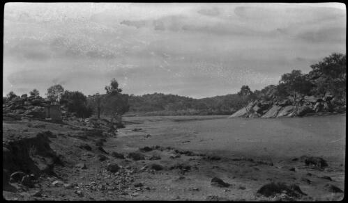 Telegraph Office Alice Sp., a sandy crossing en route to Powells Creek, 1927 [Alice Springs, Northern Territory] [picture] : [Central Australia] / [Frank Hurley]