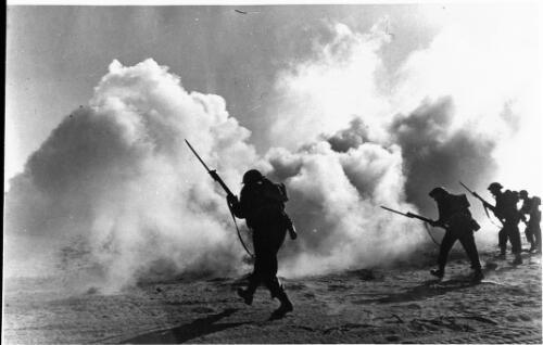 [Infantry attack in the swirling sands of the Western Desert] [picture] : [Libya, World War II] / [Frank Hurley]
