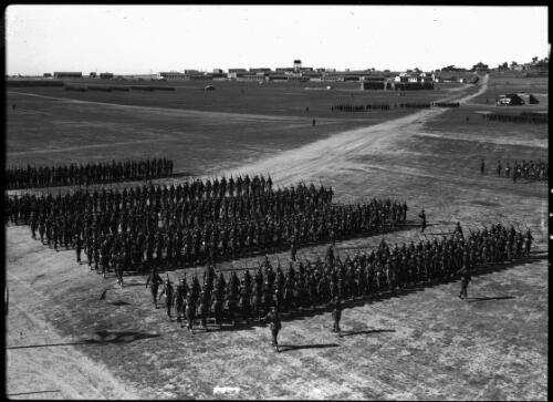 [Australian troops on parade, ca. 1939-1945] [picture] / [Frank Hurley]