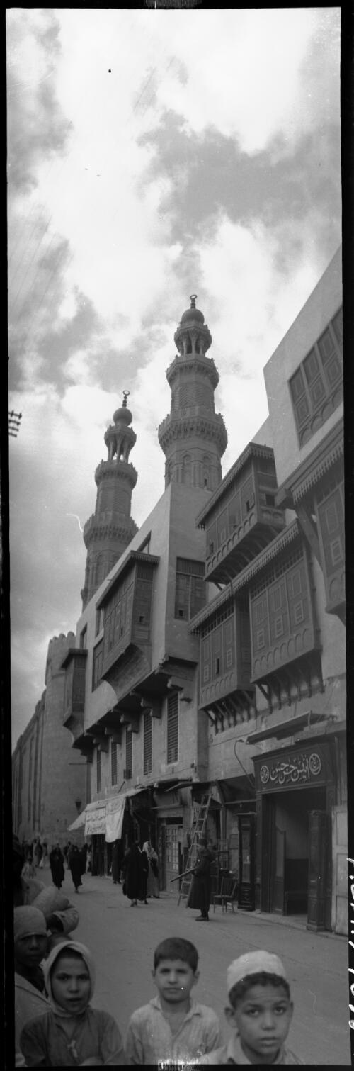 Street scenes Egypt [shops, gateway with towers, children in foreground] [picture] : [Egypt, World War II] / [Frank Hurley]