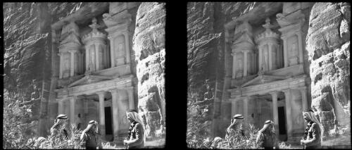 El Khazna or the Treasury [three soldiers in front, all wearing Arab head-dress] [picture] : [Jordan, World War II] / [Frank Hurley]