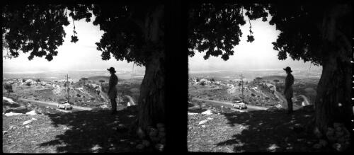 Scenes in Beirut [figure, road, car] [picture] : [Lebanon, World War II] / [Frank Hurley]