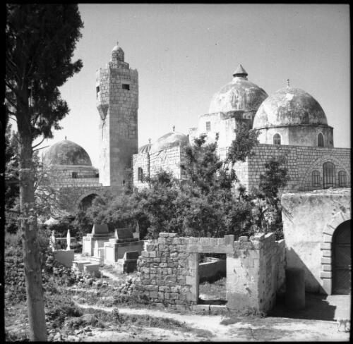 Old mosque, Tripoli, Moslem Sanctuary Jami et Teilan [picture] : [Lebanon, World War II] / [Frank Hurley]