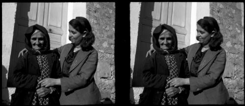 Kassab N. Syria on Turkish borderland [two women] [picture] : [Syria, World War II] / [Frank Hurley]