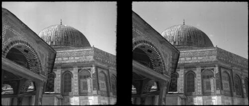 Jerusalem [close view of Dome of the Rock] [picture] / [Frank Hurley]