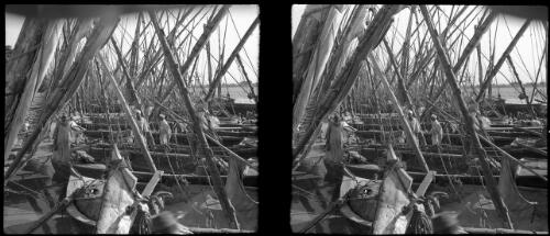 Port on Nile for feluccas bringing grains from upper Egypt (Cairo) [picture] : [Egypt, World War II] / [Frank Hurley]