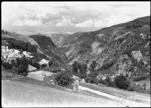 Beautiful glimpse in Lebanon [picture] : [Lebanon, World War II] / [Frank Hurley]