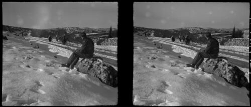 Winter Hebron, the road to Jerusalem [picture] / [Frank Hurley]