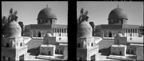 Jerusalem scenes about Haram Sherif Jerusalem [Dome of the Rock, Saladin's Fountain or Fountain of Qait Bay in the foreground] [picture] / [Frank Hurley]