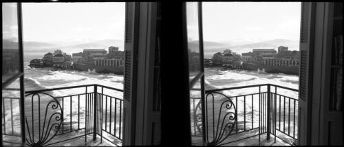 Shots of Beirut taken from my bedroom (Lebanons) [3] [picture] : [Lebanon, World War II] / [Frank Hurley]