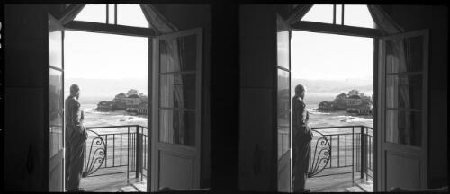 Shots of Beirut taken from my bedroom (Lebanons) [4] [picture] : [Lebanon, World War II] / [Frank Hurley]