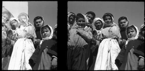 Nirale [or Nirab, group of people] [picture] : [Syria, World War II] / [Frank Hurley]