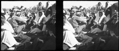 [Seated figures, a crowd, Arab dress] [picture] / [Frank Hurley]