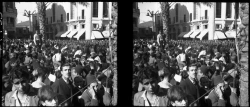 Crowd Beyrouth [picture] : [Lebanon, World War II] / [Frank Hurley]