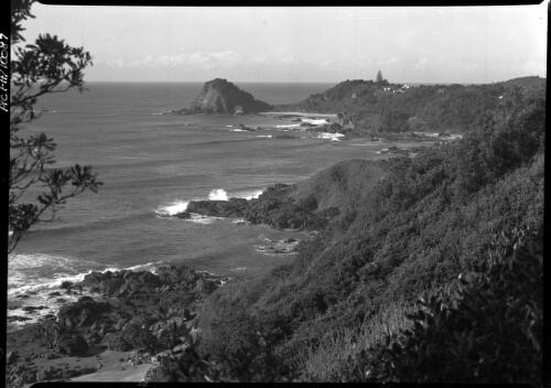 [Coastal landscape scene with houses on point] [picture] / [Frank Hurley]