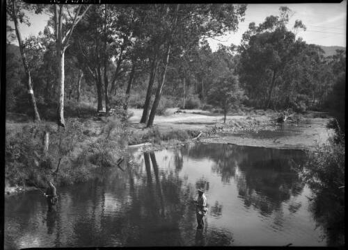 [Unidentified man fishing in a river] [picture] / [Frank Hurley]