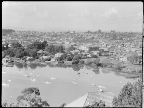 [Town, harbour, boats, houses, 5] [picture] : [Tasmania] / [Frank Hurley]