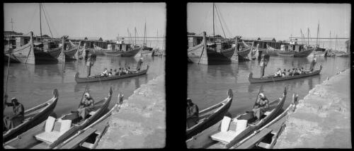 Scenes at Basra [canoes on a river, with figures, 1944] [picture] : [Iraq, World War II] / [Frank Hurley]