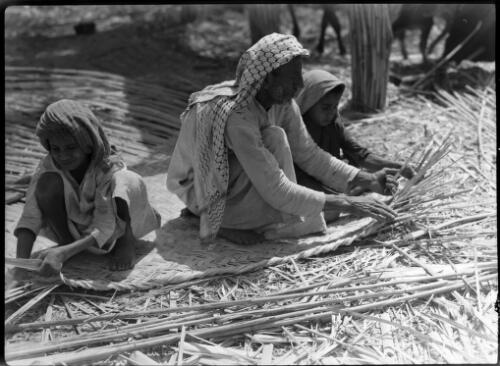 The making of mats [1944] [picture] : [Iraq, World War II] / [Frank Hurley]
