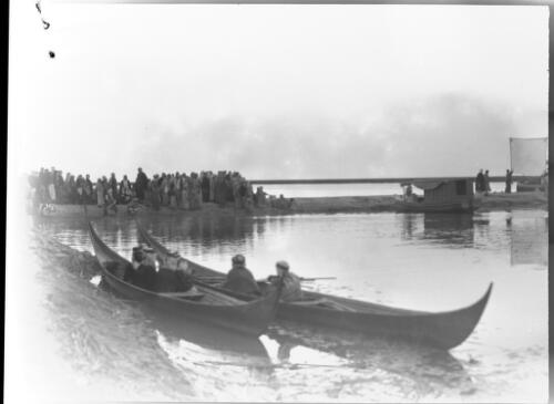 Showboat at Madaina village [6 April 1943, 1] [picture] : [Iraq, World War II] / [Frank Hurley]
