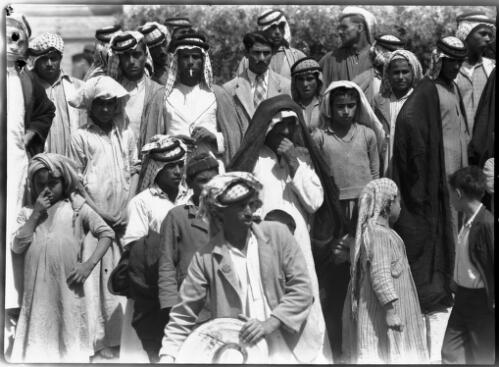 Typical swamp Arabs, Har [or] Hor El Hama Swamps Euphrates [1944] [picture] : [Iraq, World War II] / [Frank Hurley]