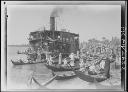[Showboat, canoes and figures, 1944] [picture] : [Iraq, World War II] / [Frank Hurley]