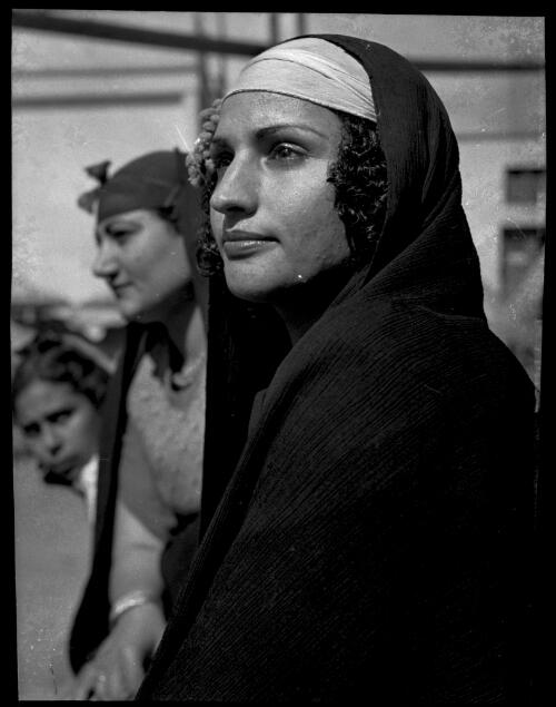 Cairo type, woman [picture] : [Cairo, Egypt, World War II] / [Frank Hurley]