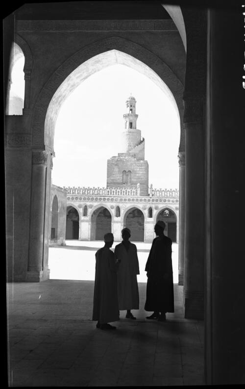 Looking through portal Mosque Ibn Tulun [Mosque of Ahmad ibn Tulun] [picture] : [Cairo, Egypt, World War II] / [Frank Hurley]