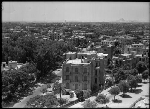 Looking over modern residential part of Cairo, El Duqqi, from above English Bridge to the Pyramids [picture] : [Cairo, Egypt, World War II] / [Frank Hurley]