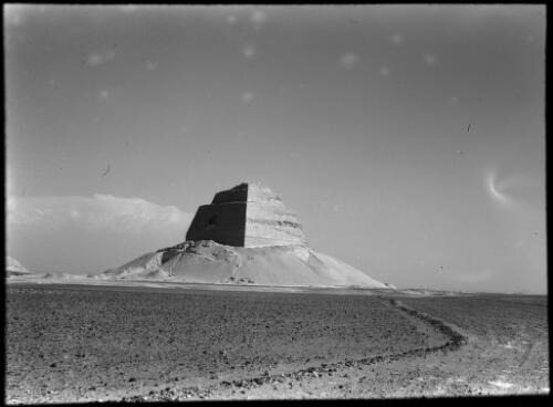 Pyramid of Meydoun near Cairo [pyramid at Maydum, with winding road] [picture] : [Cairo, Egypt, World War II] / [Frank Hurley]