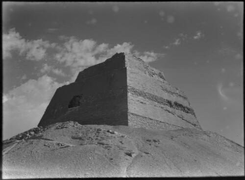 Meydoun Pyramid [Maydum] [picture] : [Cairo, Egypt, World War II] / [Frank Hurley]