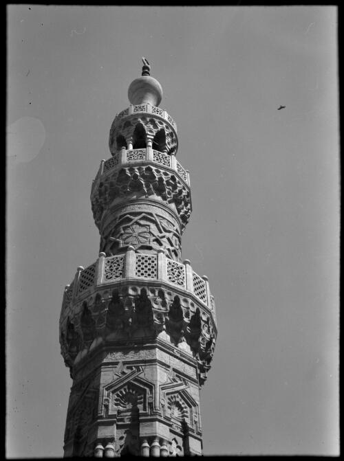 Minaret Qait Bay Mosque Cairo [Qaitbay Medersa] [picture] : [Cairo, Egypt, World War II] / [Frank Hurley]