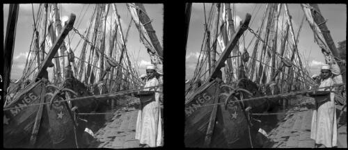 Feluccas on the Nile near Cairo [picture] : [Cairo, Egypt, World War II] / [Frank Hurley]