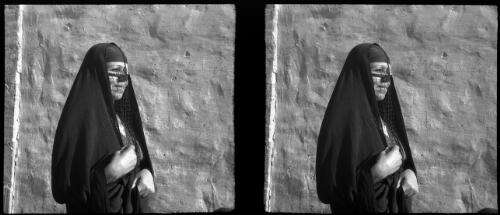 Cairo Moslem woman [picture] : [Cairo, Egypt, World War II] / [Frank Hurley]