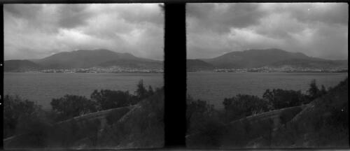 [Mount Wellington and Hobart viewed from afar, across the Derwent River] [picture] : [Hobart, Tasmania] / [Frank Hurley]