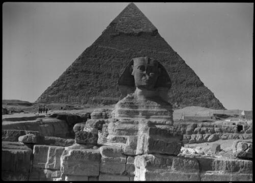 [The Great Sphinx and Khafre's or Chephren's Pyramid] [picture] : [Egypt, World War II] / [Frank Hurley]