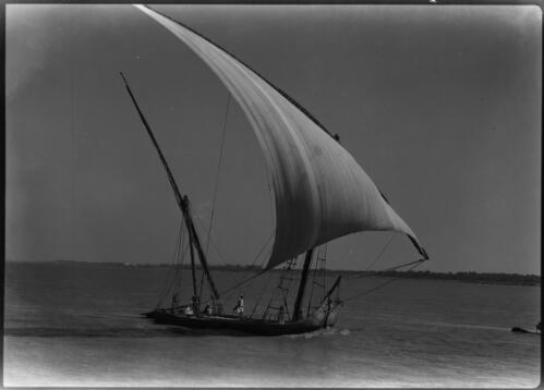 Felucca on the Nile running before the wind [3] [picture] : [Egypt, World War II] / [Frank Hurley]