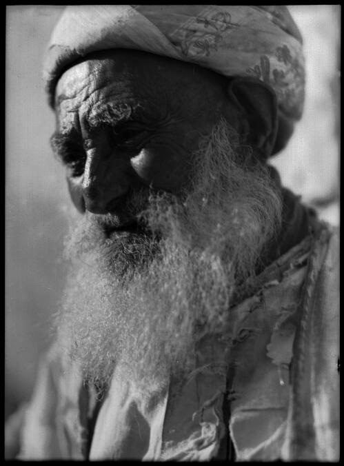 [Man of] Jerusalem [Palestine] [picture] : [Portrait Studies, Libya, World War II] / [Frank Hurley]