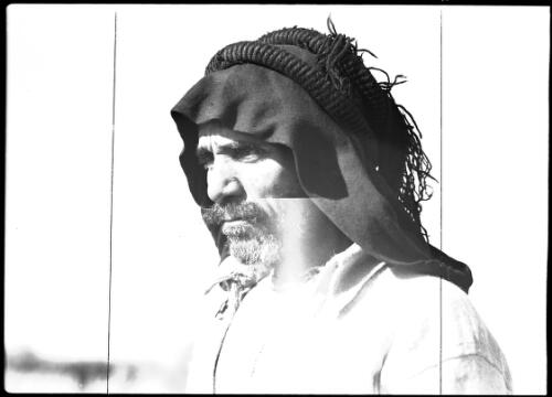 Arab, Tartous [a man wearing an Arab headdress, left profile] [picture] : [Portrait Studies, Libya, World War II] / [Frank Hurley]