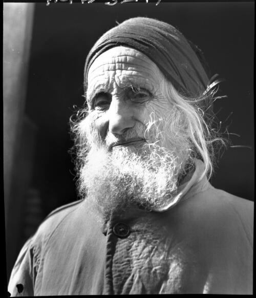 A Yemenite sage aged 108, Jerusalem Jew [picture] : [Portrait Studies, Libya, World War II] / [Frank Hurley]