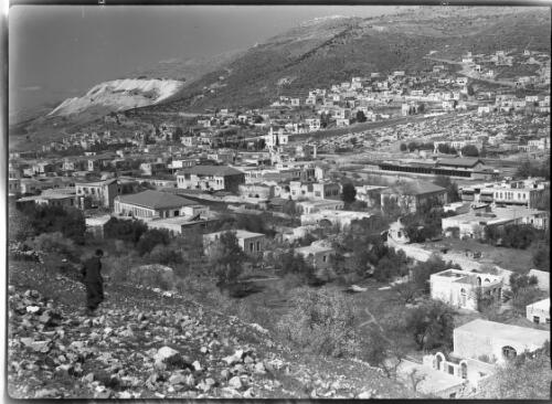 Nablus Palestine Samaria [showing a figure walking down a hill towards town] [picture] / [Frank Hurley]