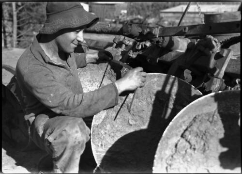 Jewish industry Qibet (Hayren?) [a man checking farm machinery] [picture] / [Frank Hurley]