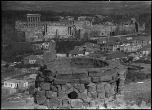General view, Baalbek Lebanons [picture] : [Lebanon, World War II] / [Frank Hurley]