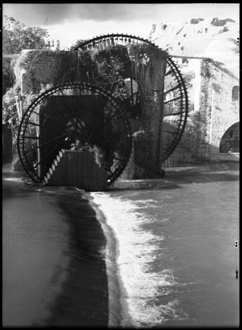 Waterwheels, Hama [pair of wooden waterwheels and weir across the Orontes River] [picture] : [Syria, World War II] / [Frank Hurley]